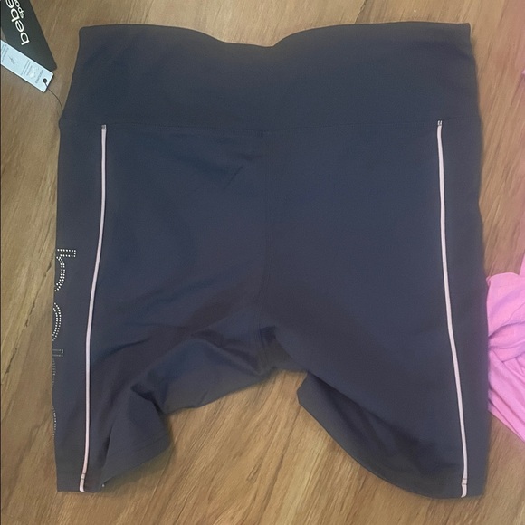 Bebe Pink Top and Charcoal Shorts Ensemble xl size for both - Picture 4 of 4